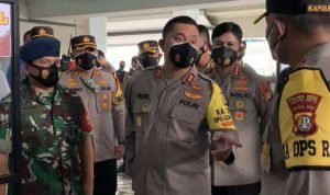 Tinjau Arus Kedatangan WNI dan WNA, Kapolda Metro Jaya Irjen Pol M Fadil Imran Datangi Bandara Soekarno-Hatta. (Foto: Stefani Wijaya)